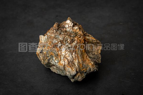 金屬元素含量高的礦石為何會起泡？—— 揭秘礦石起泡現象的科學原理